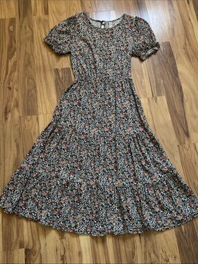 Floral Short-Sleeve Midi Dress in Black and Coral